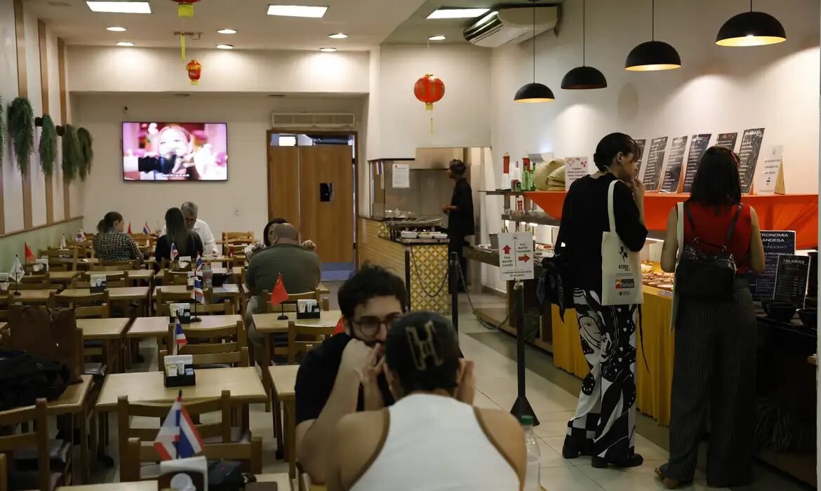 Setor de serviços recua 0,1% em agosto aponta IBGE
