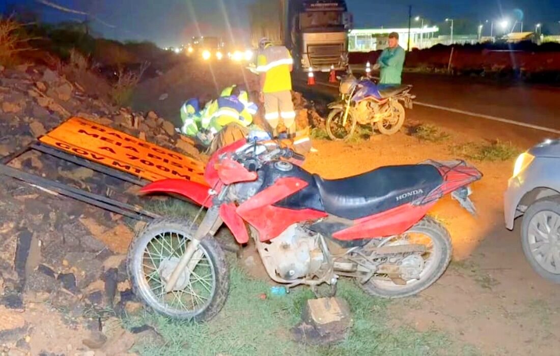 Sinop: caminhonete e três motos se envolvem em acidente na BR-163; condutores sofrem fraturas