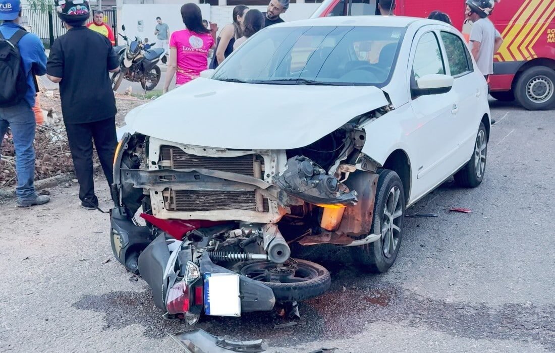 Sinop: motociclista tem fratura exposta após colidir com carro em bairro