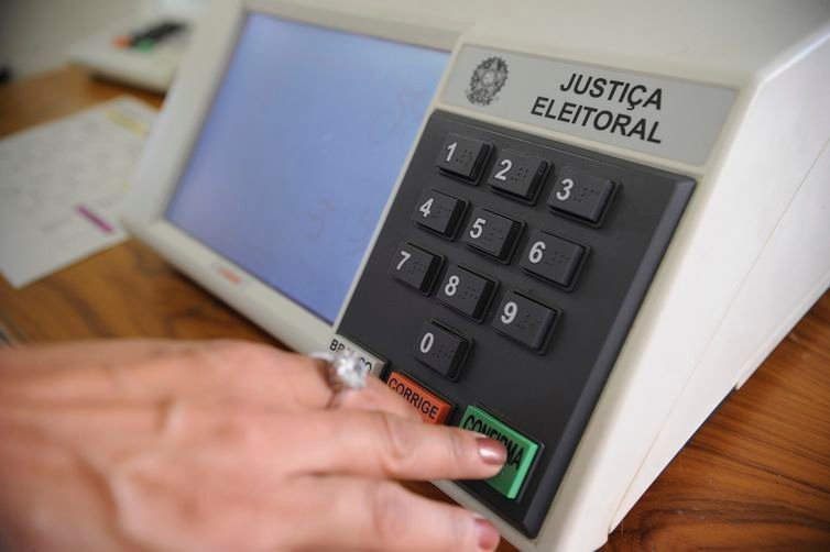 Confusão total! Cuiabá tem relatos de votação prorrogada enquanto outras seções já haviam fechado
