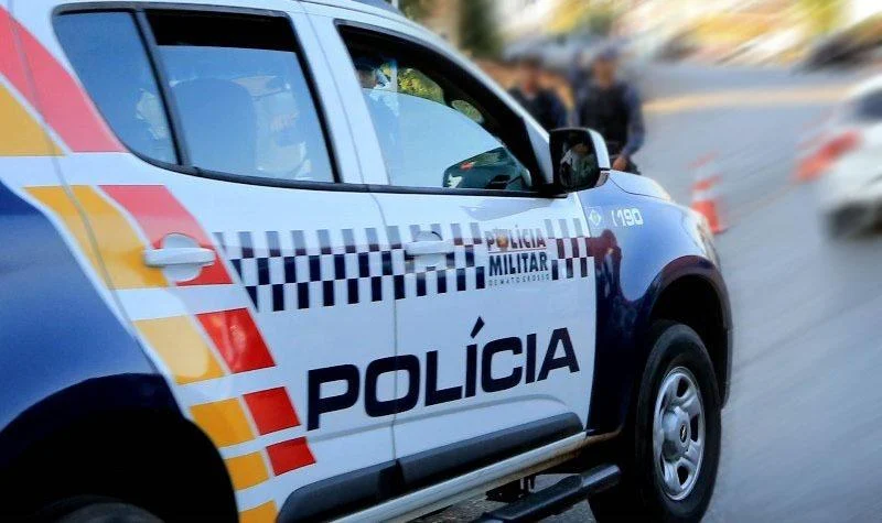 PM arromba residência e prende homem em flagrante por tentativa de feminicídio no Tijucal, em Cuiabá